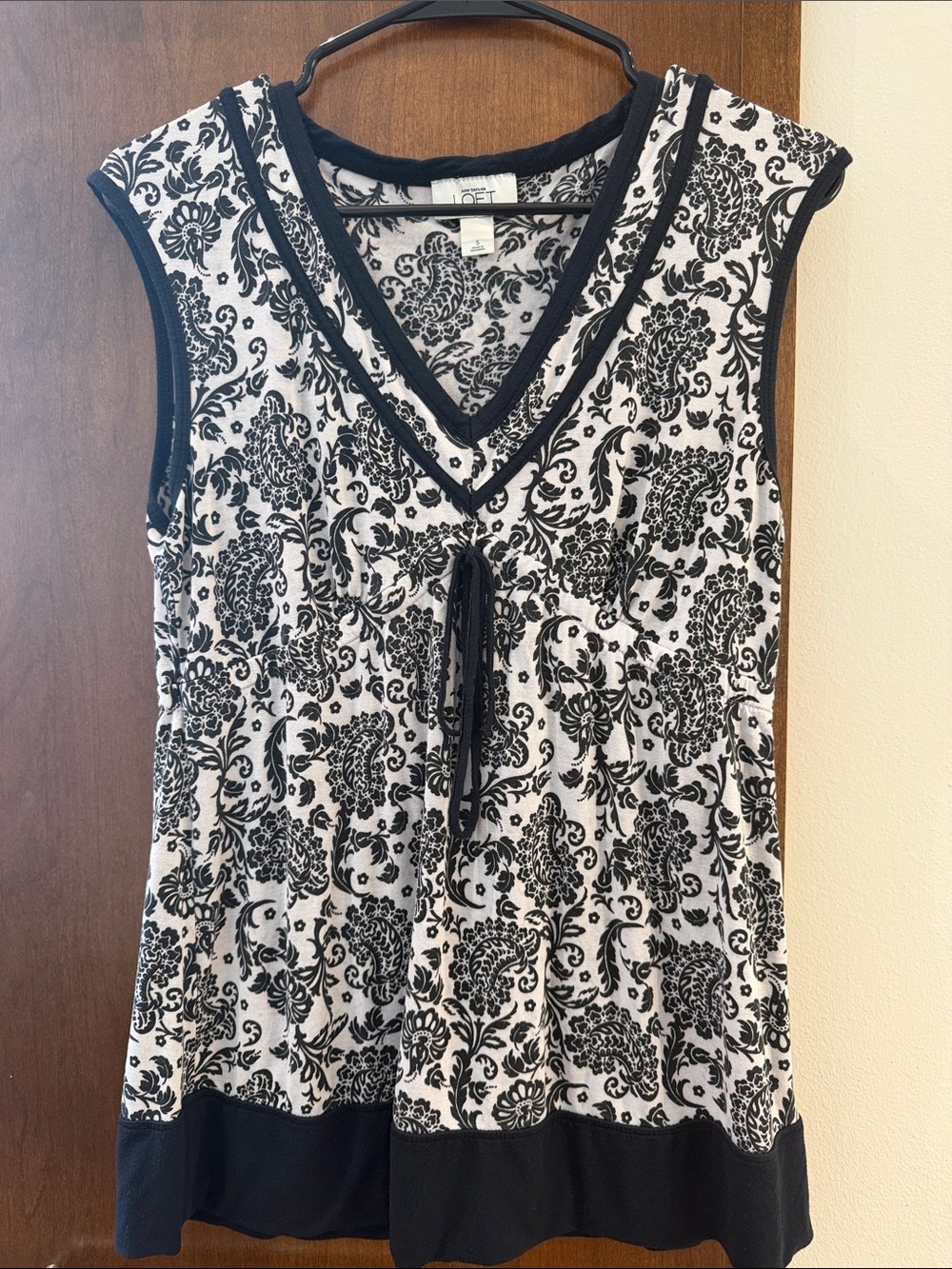 LOFT Black & White V-Neck Tie-Front Floral Print Tank